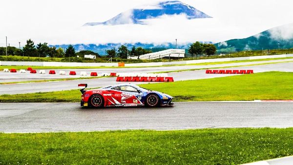 Aksi Rio Haryanto dan David Tjipto Geber Ferrari di Jepang