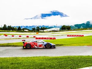 Aksi Rio Haryanto dan David Tjipto Geber Ferrari di Jepang