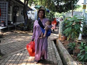 Warga Sunter Serbu Sembako Murah