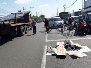 Seorang Pengendara Motor di Sidoarjo Tewas Terlindas Truk