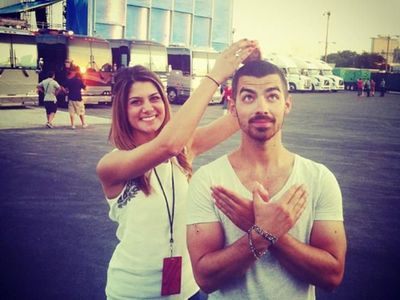 So Sweet, 6 Selebriti Jadi Teman Kencan Fans ke Pesta Prom