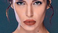Potret Model Iran yang Jadi Gelandangan di Paris karena Berpose Seksi