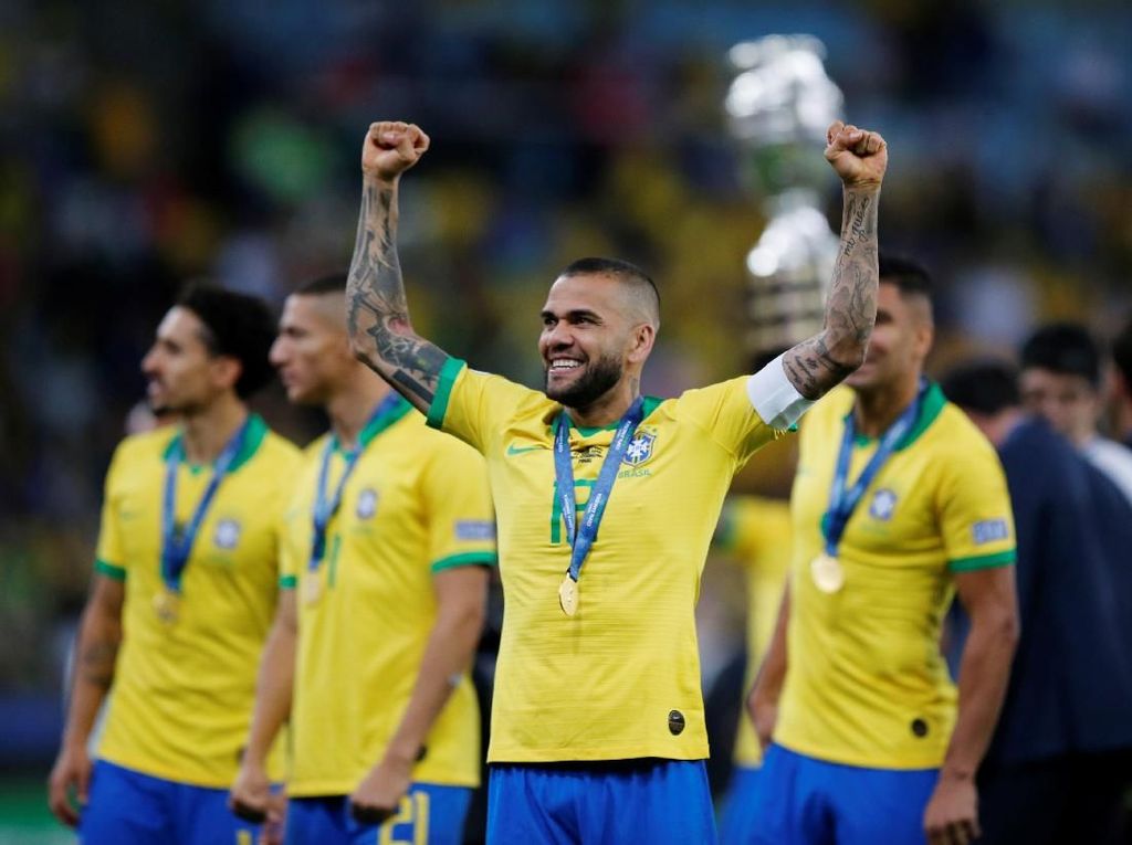 Tepis Copa America Korup, Dani Alves Pahami Kekecewaan Messi Tepis Copa America Korup, Dani Alves Pahami Kekecewaan Messi
