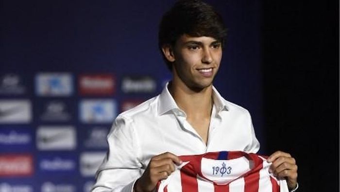 JUDI ONLINE Joao Felix resmi diperkenalkan sebagai pemain anyar Atletico Madrid. (Foto: PIERRE-PHILIPPE MARCOU / AFP)