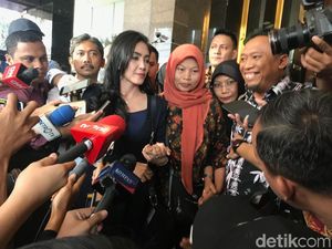Didampingi Rieke, Baiq Nuril Temui Menkum HAM Bahas Pengajuan Amnesti Didampingi Rieke, Baiq Nuril Temui Menkum HAM Bahas Pengajuan Amnesti