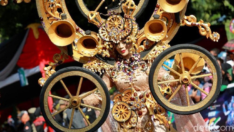 Blue Fire Ijen Hingga Banyuwangi Ethno Carnival Ramaikan Event di Bulan Juli