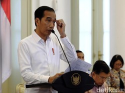 Buruh Demo Siang Ini, Jokowi Berkantor di Istana Jakarta
