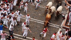 Berlari Menghindari Banteng di Festival San Fermin Spanyol