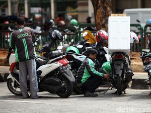 Biar Ngga Mangkal Sembarangan dan Bikin Macet, Ojol Butuh Ini Biar Ngga Mangkal Sembarangan dan Bikin Macet, Ojol Butuh Ini