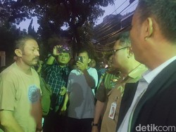 Ketua DPRD DKI Temui Pencari Suaka di Trotoar Kebon Sirih