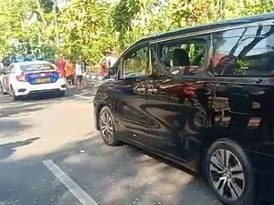 Khofifah Minta Maaf Soal Rombongannya Dikritik Terobos CFD