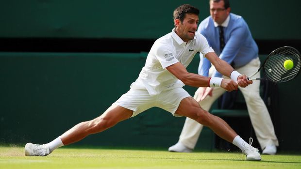 Petenis unggulan pertama Novak Djokovic juga melaju ke perempat final.