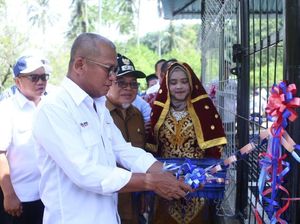 PTBA Beri Bantuan Pompa Air hingga Bus Sekolah untuk Warga Sumbar PTBA Beri Bantuan Pompa Air hingga Bus Sekolah untuk Warga Sumbar