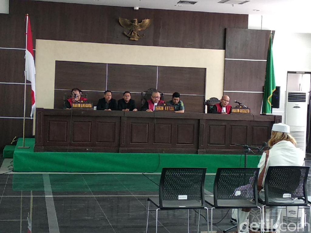 Habib Bahar Divonis 3 Tahun Penjara Habib Bahar Divonis 3 Tahun Penjara