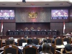 Momen Bawaslu Putar Video Kerusuhan PSU di Papua Pegunungan di MK