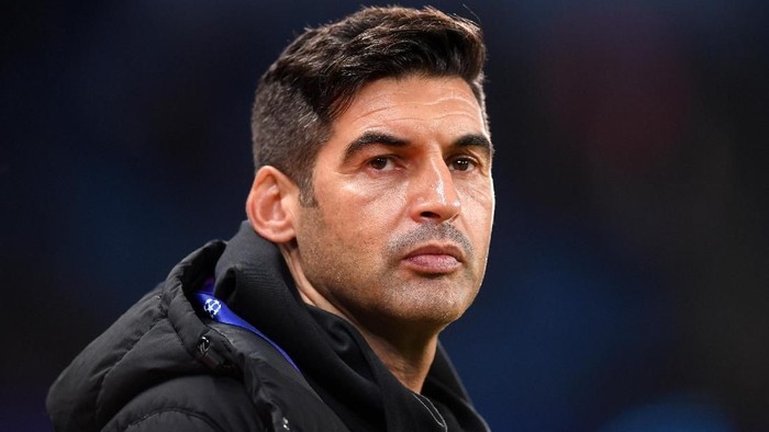 MANCHESTER, ENGLAND - NOVEMBER 07: Paulo Fonseca manager of Shakhtar Donetsk looks on prior to the Group F match of the UEFA Champions League between Manchester City and FC Shakhtar Donetsk at Etihad Stadium on November 7, 2018 in Manchester, United Kingdom. (Photo by Laurence Griffiths/Getty Images)