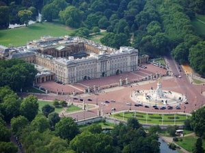 Tutup Gegara Pandemi, Istana Buckingham Segera Sambut Turis Lagi Tutup Gegara Pandemi, Istana Buckingham Segera Sambut Turis Lagi