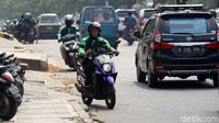 Aksi Ugal-ugalan Pemotor Nakal di Kota Depok
