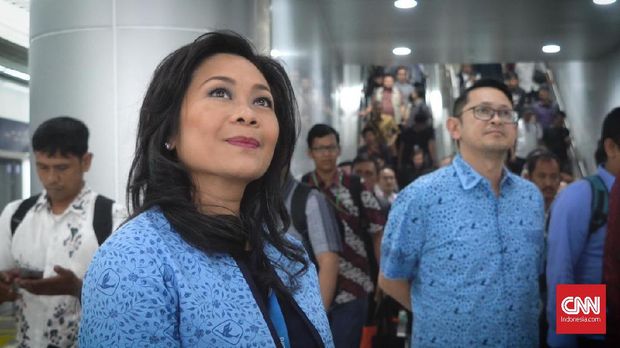 Belajar dari Garasi, Noni Purnomo Warisi Kendali Blue Bird