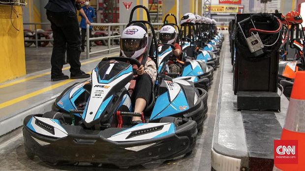 Taman bermain berteknologi tingkat tinggi, Trans Studio Mall Cibubur, akhirnya dibuka. Di TSM Cibubur pengunjung bisa menikmati beragam wahana seperti Formula1 dan Zombie War. Banyak spot yang cocok untuk mengambil gambar di taman bermain indoor ini.