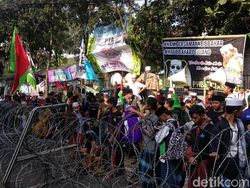 Kawal Vonis Bahar bin Smith, Massa Minta Pulangkan Habib Rizieq