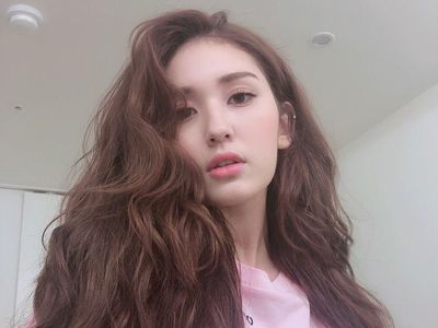 Bintang K-Pop Cantik Melukis di Tas Louis Vuitton, Hasilnya Diledek Netizen