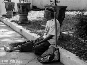 Sang Penjaga Kebersihan Keraton Cirebon