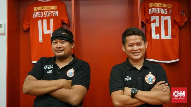 Dua Kitman Persija di ruang ganti SUGBK.