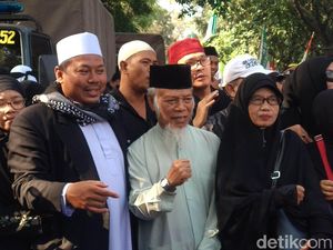 Abdullah Hehamahua Ikut Kawal Sidang Vonis Habib Bahar Abdullah Hehamahua Ikut Kawal Sidang Vonis Habib Bahar
