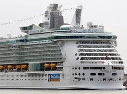 Turis Lansia Tewas, Diduga Lompat dari Lantai 8 Kapal Pesiar