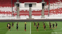 Pemain Persija menggelar latihan di Stadion Utama Gelora Bung Karno (SUGBK), Senayan, Jakarta, Selasa (9/7/2019).