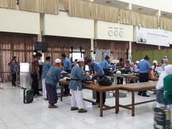 Panitia Haji Bekasi Sita Rice Cooker hingga Rokok dari Calon Jemaah