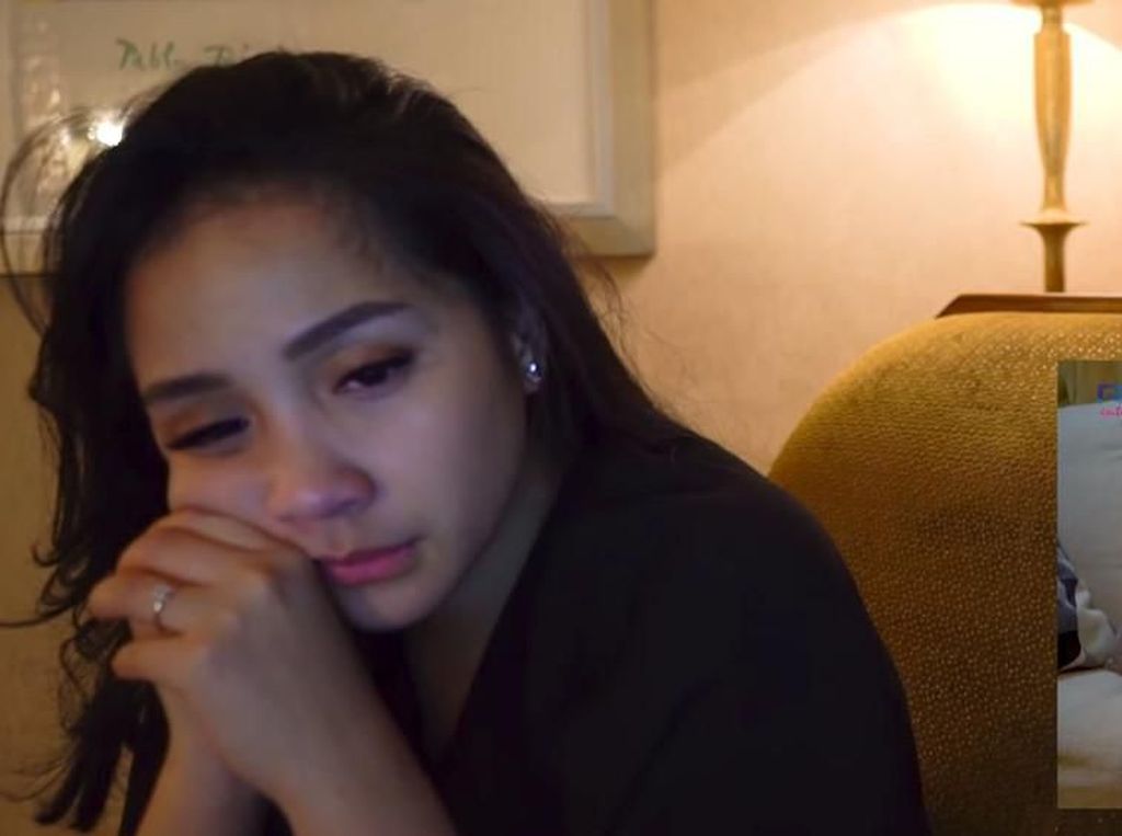 Nagita Slavina Sedih dan Terharu Lihat Pengakuan Raffi Ahmad Nagita Slavina Sedih dan Terharu Lihat Pengakuan Raffi Ahmad