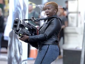 Nge-Prank ala Video Game, Mobil Polisi Sampai Terbelah Dua!