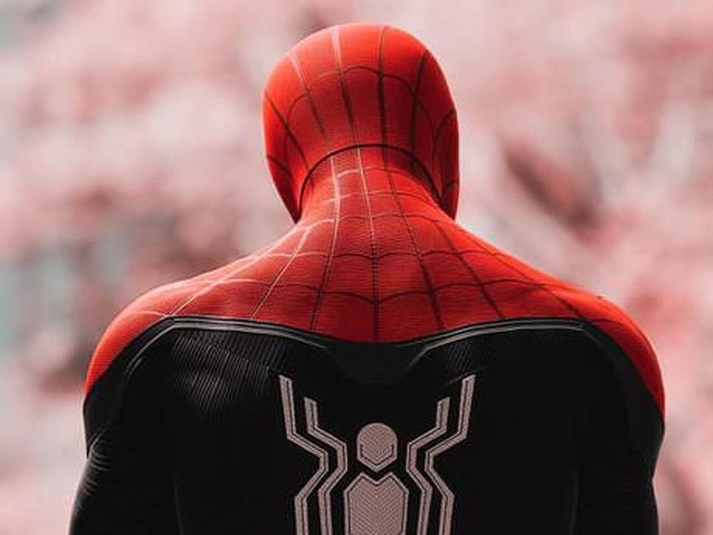 Pandemi Corona, Spiderman di Solo Jadi Pedagang Sembako Pandemi Corona, Spiderman di Solo Jadi Pedagang Sembako