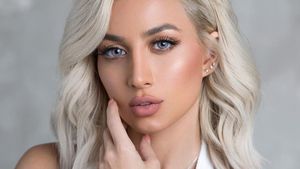 Foto: Cantiknya Bintang Iklan Victorias Secret Pertama dari Arab Saudi