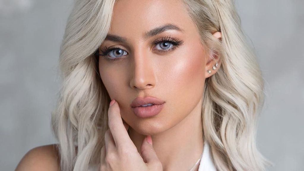 Foto: Cantiknya Bintang Iklan Victorias Secret Pertama dari Arab Saudi Foto: Cantiknya Bintang Iklan Victorias Secret Pertama dari Arab Saudi