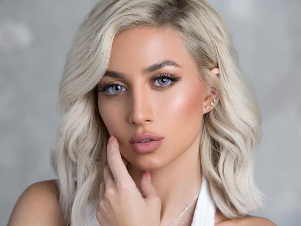 Foto: Cantiknya Bintang Iklan Victorias Secret Pertama dari Arab Saudi