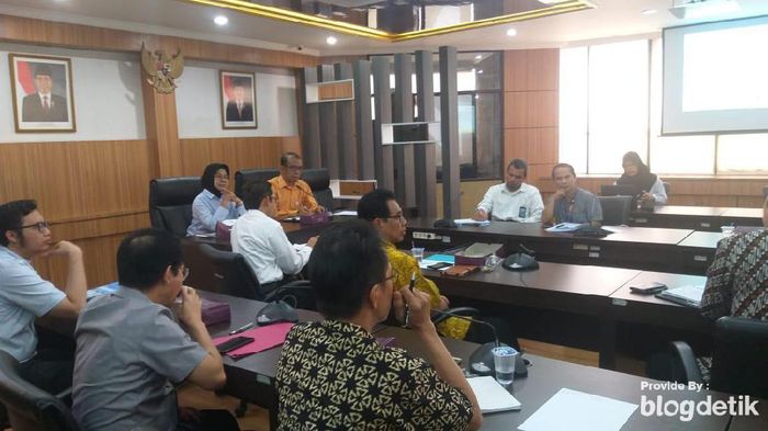 Bhayangkara FC dan perwkailan sejumlah cabor bersama Kemenpora duduk bersama membahas pemakaian Stadion Madya. (Mercy Raya/detikSport) Bhayangkara FC dan perwkailan sejumlah cabor bersama Kemenpora duduk bersama membahas pemakaian Stadion Madya. (Mercy Raya/detikSport)