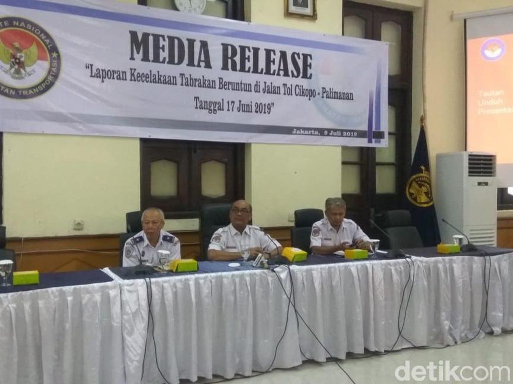 Kecelakaan Maut Tol Cipali, KNKT Sarankan Pemasangan Pembatas Jalan Kecelakaan Maut Tol Cipali, KNKT Sarankan Pemasangan Pembatas Jalan