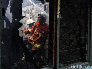 Walkot Jaksel Datangi Pengungsi Korban Kebakaran di Tebet