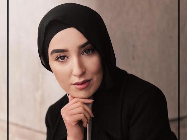 Inspirasi Gaya Hijab Warna Netral ala Hijabers Cantik Swedia Imane