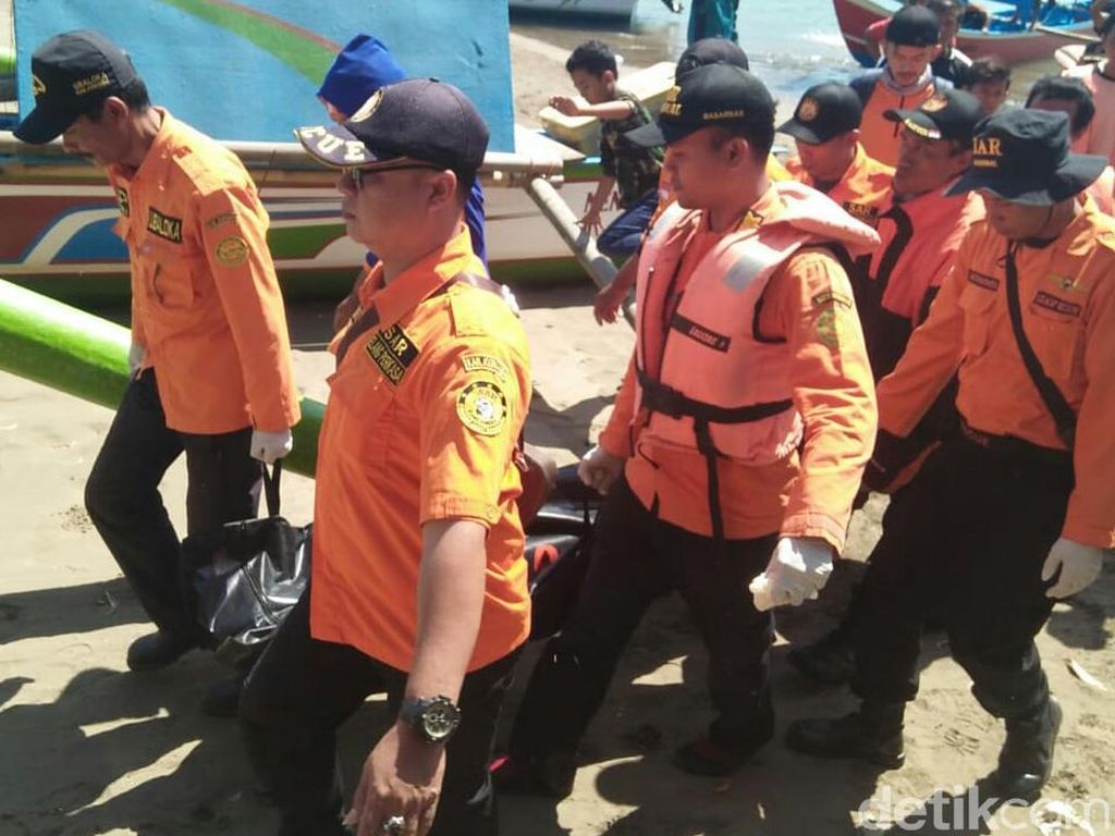 Nelayan Kebumen yang Hilang Terhempas Ombak Ditemukan Meninggal Nelayan Kebumen yang Hilang Terhempas Ombak Ditemukan Meninggal