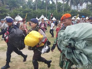 Bawa Merah Putih Saat Terjun Payung, Brigadir Martha Jadi Perhatian