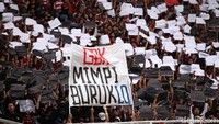 Selain meneriakkan yel-yel, The Jakmania juga membuat koreografi untuk mendukung tim kesayangannya.
