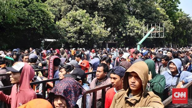 The Jakmania mulai memadati GBK jelang melawan Persib.