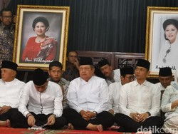 Tahlilan 40 Hari Ani Yudhoyono Digelar di Cikeas, Zulhas hingga Yusril Hadir Tahlilan 40 Hari Ani Yudhoyono Digelar di Cikeas, Zulhas hingga Yusril Hadir