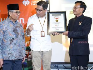 Rumah Zakat Raih MURI