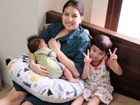 Cara Tya Ariestya Memilih Produk Aman untuk Kulit Anak