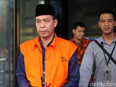 Gaya Anggota DPRD Lampung Tengah Usai Diperiksa KPK